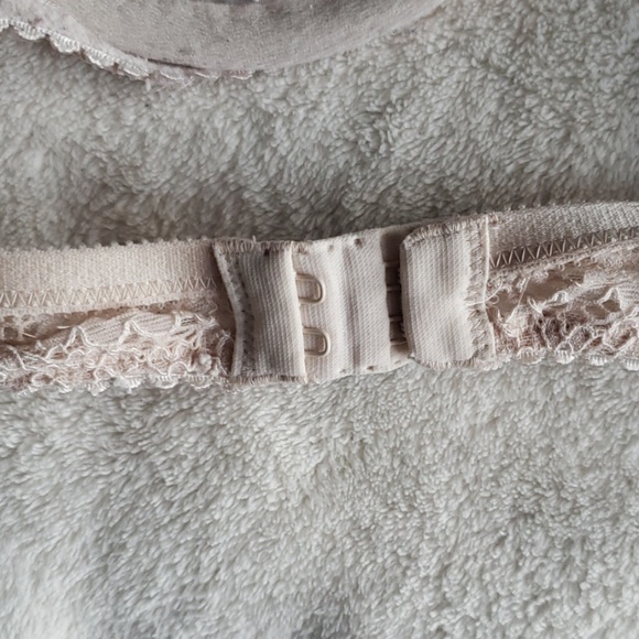 Victoria's Secret Nude Lace Lightly Padded Bra - Picture 7 of 8